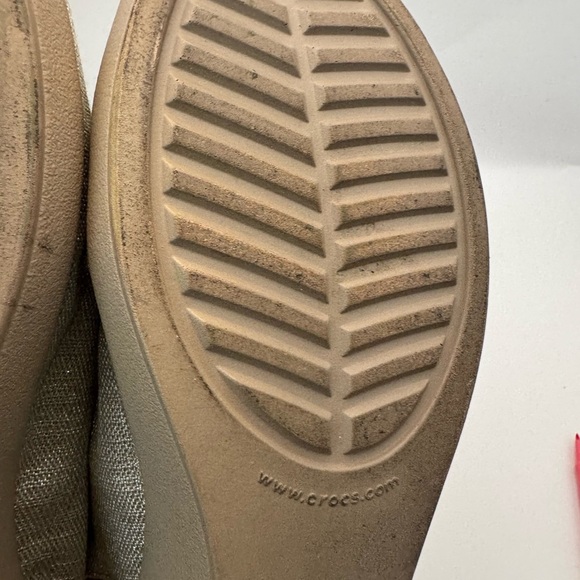 Crocs Leigh Ann Slingback Wedge Heels Womens Sz 9 Beige Fabric Sandals EUC - Picture 11 of 16